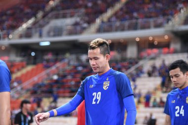 Bangkok-Tayland-17NOV2018: Tayland milli stadyumunda Tayland ile Endonezya arasındaki AFF Suzuki Kupası 2018 'de Sanrawat dechmitr oyuncusu eylemde