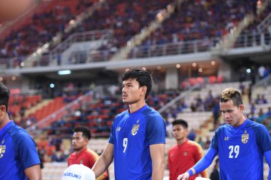 Bangkok-Tayland-17NOV2018: Tayland milli stadyumunda Tayland ile Endonezya arasındaki AFF Suzuki Kupası 2018 'de Adisak kraisorn oyuncusu eylemde