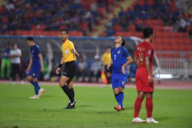Bangkok-Tayland-17NOV2018: Tayland milli stadyumunda Tayland ile Endonezya arasındaki AFF Suzuki Kupası 2018 'de Sümanya purisai oyuncusu eylemde