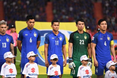Bangkok-Tayland-17NOV2018: Tayland milli stadyumunda Tayland - Endonezya maçı olan AFF Suzuki Kupası 2018 'de Tayland' ın Mongkol Tossakrai oyuncusu