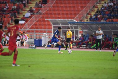 Bangkok-Tayland-17NOV2018: Tayland milli stadyumunda Tayland ile Endonezya arasındaki AFF Suzuki Kupası 2018 'de Korrakod Viriyaudomsiri oyuncusu