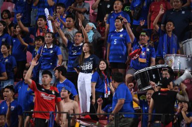 Bangkok-Tayland-17NOV2018: Tayland ile Endonezya arasındaki AFF Suzuki Kupası 2018 yılındaki ulusal stadyum, Tayland karşılaşmasında kimliği belirsiz taraftar
