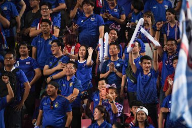 Bangkok-Tayland-17NOV2018: Tayland ile Endonezya arasındaki AFF Suzuki Kupası 2018 yılındaki ulusal stadyum, Tayland karşılaşmasında kimliği belirsiz taraftar