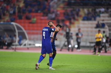 Bangkok-Tayland-17NOV2018: Tayland milli stadyumunda Tayland ile Endonezya arasındaki AFF Suzuki Kupası 2018 'de Pokklao Anan oyuncusu gol için kutlama yaptı