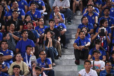 Bangkok-Tayland-17NOV2018: Tayland ile Endonezya arasındaki AFF Suzuki Kupası 2018 yılındaki ulusal stadyum, Tayland karşılaşmasında kimliği belirsiz taraftar