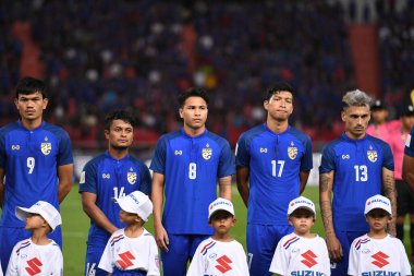 Bangkok-Tayland-17NOV2018: Tayland Milli Stadyumu 'nda Tayland ile Endonezya arasındaki AFF Suzuki Kupası 2018' de oynayan oyuncu