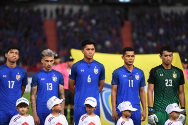 Bangkok-Tayland-17NOV2018: Tayland Milli Stadyumu 'nda Tayland ile Endonezya arasındaki AFF Suzuki Kupası 2018' de oynayan oyuncu