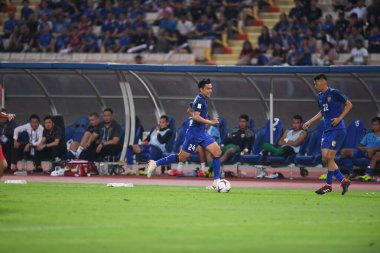 Bangkok-Tayland-17NOV2018: Tayland milli stadyumunda Tayland ile Endonezya arasındaki AFF Suzuki Kupası 2018 'de Korrakod Viriyaudomsiri oyuncusu