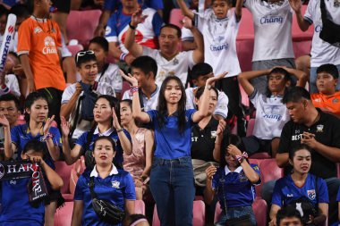 Bangkok-Tayland-17NOV2018: Tayland ile Endonezya arasındaki AFF Suzuki Kupası 2018 yılındaki ulusal stadyum, Tayland karşılaşmasında kimliği belirsiz taraftar