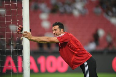 Kallang, Singapur - 21 Temmuz 2019: Juventus 'un oyuncusu Gianluigi Buffon, Juventus ile Singapur Ulusal Stadyumu arasındaki buzul 2019 savaşında 
