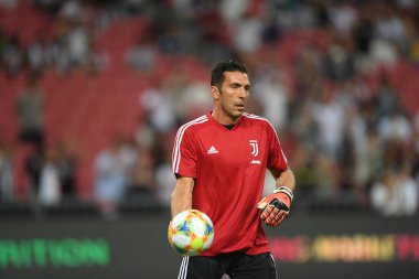 Kallang, Singapur - 21 Temmuz 2019: Juventus 'un oyuncusu Gianluigi Buffon, Juventus ile Singapur Ulusal Stadyumu arasındaki buzul 2019 savaşında 