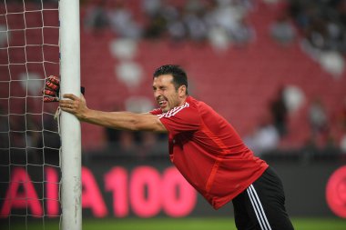 Kallang, Singapur - 21 Temmuz 2019: Juventus 'un oyuncusu Gianluigi Buffon, Juventus ile Singapur Ulusal Stadyumu arasındaki buzul 2019 savaşında 
