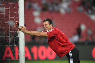 Kallang, Singapur - 21 Temmuz 2019: Juventus 'un oyuncusu Gianluigi Buffon, Juventus ile Singapur Ulusal Stadyumu arasındaki buzul 2019 savaşında 