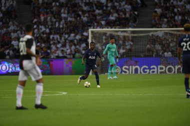 Kallang, Singapur - 21 Temmuz 2019: Japhet Tanganga, Tottenham Hotspur oyuncusu Juventus ile Singapur 'daki ulusal stadyumda oynanan maç sırasında
