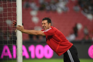 Kallang, Singapur - 21 Temmuz 2019: Juventus 'un oyuncusu Gianluigi Buffon, Juventus ile Singapur Ulusal Stadyumu arasındaki buzul 2019 savaşında 
