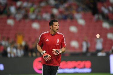 Kallang, Singapur - 21 Temmuz 2019: Juventus 'un oyuncusu Gianluigi Buffon, Juventus ile Singapur Ulusal Stadyumu arasındaki buzul 2019 savaşında 