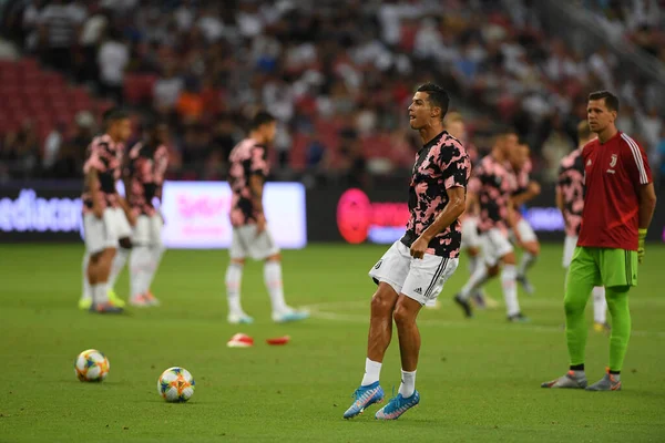 Kallang, Singapur - 21 Temmuz 2019: Juventus 'un oyuncusu Cristiano Ronaldo, Juventus ve Spurs arasında Singapur' daki ulusal stadyumda 2019 yılındaki eylemde.   