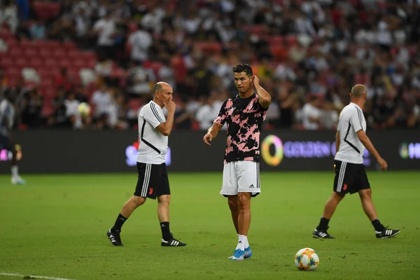 Kallang, Singapur - 21 Temmuz 2019: Juventus 'un oyuncusu Cristiano Ronaldo, Juventus ve Spurs arasında Singapur' daki ulusal stadyumda 2019 yılındaki eylemde. 