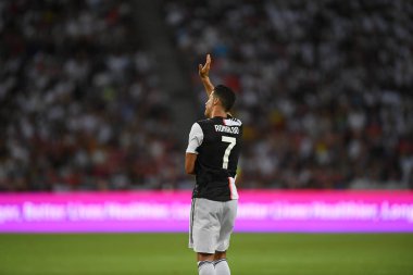 Kallang, Singapur - 21 Temmuz 2019: Juventus 'un Cristiano Ronaldo oyuncusu Juventus ile Singapur' daki ulusal stadyumdaki mahmuzlar arasında 2019 yılındaki eylemde.