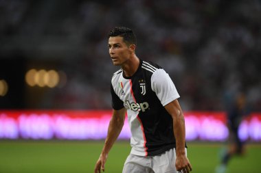 Kallang, Singapur - 21 Temmuz 2019: Juventus 'un Cristiano Ronaldo oyuncusu Juventus ile Singapur' daki ulusal stadyumdaki mahmuzlar arasında 2019 yılındaki eylemde.