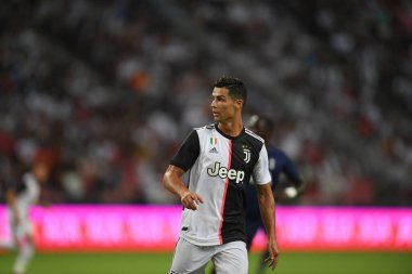 Kallang, Singapur - 21 Temmuz 2019: Juventus 'un Cristiano Ronaldo oyuncusu Juventus ile Singapur' daki ulusal stadyumdaki mahmuzlar arasında 2019 yılındaki eylemde.