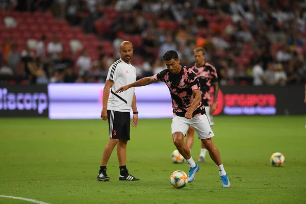 Kallang, Singapur - 21 Temmuz 2019: Juventus 'un Cristiano Ronaldo oyuncusu, Juventus ile Tottenham Hotspur arasında 2019 yılında Singapur' un başkenti Singapur 'da görev yaptı.