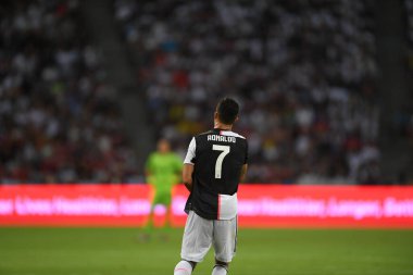 Kallang, Singapur - 21 Temmuz 2019: Juventus 'un Cristiano Ronaldo oyuncusu Juventus ile Singapur' daki ulusal stadyumdaki mahmuzlar arasında 2019 yılındaki eylemde.
