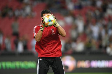 Kallang, Singapur - 21 Temmuz 2019: Juventus 'un Gianluigi Buffon oyuncusu Juventus ile Tottenham Hotspur arasında ulusal stadyum, Singapur