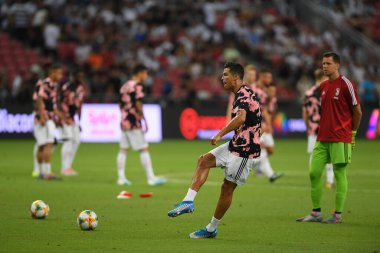 Kallang, Singapur - 21 Temmuz 2019: Juventus 'un Cristiano Ronaldo oyuncusu, Juventus ile Tottenham Hotspur arasında 2019 yılında Singapur' un başkenti Singapur 'da görev yaptı.