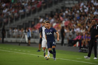 Kallang, Singapur - 21 Temmuz 2019: Anthony Georgiou # 42 Tottenham hotspur oyuncusu 2019 yılında Juventus ve Tottenham Hotspur arasında ulusal stadyumda görev yaptı.