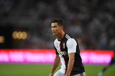 Kallang, Singapur - 21 Temmuz 2019: Juventus 'un Cristiano Ronaldo oyuncusu Juventus ile Singapur' daki ulusal stadyumdaki mahmuzlar arasında 2019 yılındaki eylemde.