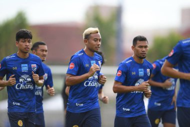 Bangkok, Tayland - 30 Mayıs 2019: Apiwat Pengprakon Tayland futbol kampında 2019 kral kupası turnuvası öncesinde antrenman yapan Tayland 'lı oyuncu