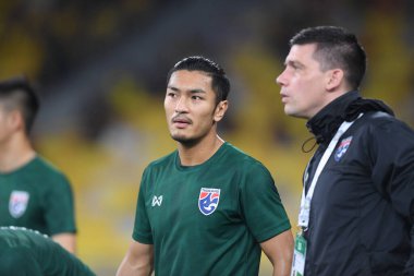Kuala lumphur-Malezya-14 Kasım 2019: Adisorn Promrak Tayland Oyuncusu FIFA Dünya Kupası Katarı 2022 'de Malezya' ya karşı Buckit Jalil, Malezya