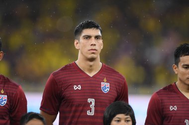Kuala lumphur-Malezya-14Nov2019: Elias Dorloh 3 Tayland Oyuncusu Fifa Dünya Kupası Katarı 2022 'de Malezya' ya karşı Buckit Jalil, Malezya