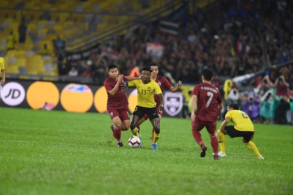 Kuala lumphur-Malezya-14 Kasım 2019: Mohamadou Sumareh 13 Malezya Oyuncusu Fifa Dünya Kupası Katar 2022 'de Malezya' nın Bukit Jalil kentinde oynanan karşılaşmada