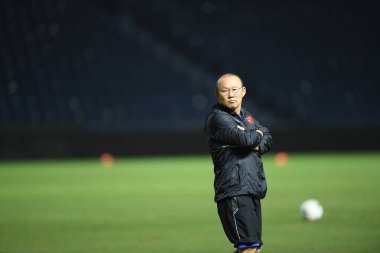 Buriram, Tayland - 3 Haziran 2019: Park Hang-seo turnuvası öncesi antrenman koçu King Cup 2019 'da Chang Arena, Tayland' da