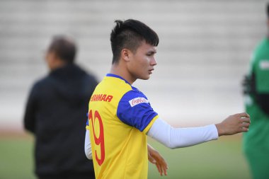Buriram, Tayland - 6 Haziran 2019: Nguyn Quang Hi 19 numaralı Vietnam oyuncusu Curacao 'ya karşı oynadığı maçtan önce Buriram, Tayland' da