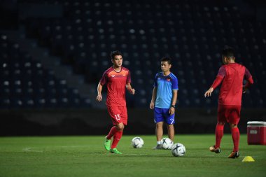 Buriram, Tayland - 3 Haziran 2019: Trn Vn Kin # 13 Vietnam oyuncusu turnuvanın King Cup 2019 öncesinde Chang Arena, Buriram, Tayland 'da antrenman yapıyor.