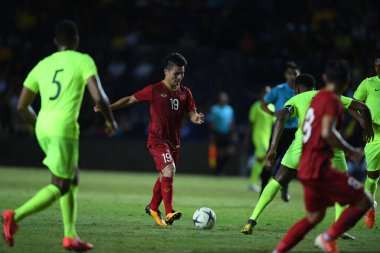 Buriram, Tayland - 8 Haziran 2019: Nguyn Quang Hi # 19 Kings Cup final karşılaşmasında Curacao 'ya karşı Chang Arena, Buriram, Tayland