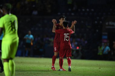 Buriram, Tayland - 8 Haziran 2019: Kings Cup final maçında Buriram, Tayland 'da Curacao' ya karşı oynanan golü kutlayan Vietnam Oyuncuları