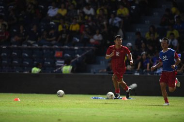 Buriram, Tayland - 8 Haziran 2019: Ha Duc Chinh # 18 Vietnam Futbolcusu Chang Arena, Buriram, Tayland 'da Curacao ile oynanan final maçında