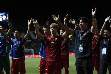 Buriram, Tayland - 8 Haziran 2019: Kings Cup final maçı sırasında Buriram, Tayland 'da Curacao' ya karşı mücadele eden Vietnam Oyuncuları