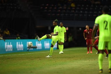 Buriram, Tayland - 3 Haziran 2019 Nguyn Cng Phng # 10 Vietnam futbolcusu King Cup 2019 öncesi Chang Arena, Buriram, Tayland 'da antrenman yapıyor.