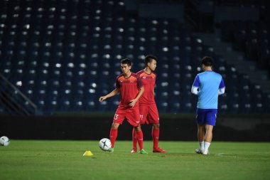 Buriram, Tayland - 3 Haziran 2019: Trn Vn Kin # 13 Vietnam oyuncusu turnuvanın King Cup 2019 öncesinde Chang Arena, Buriram, Tayland 'da antrenman yapıyor.