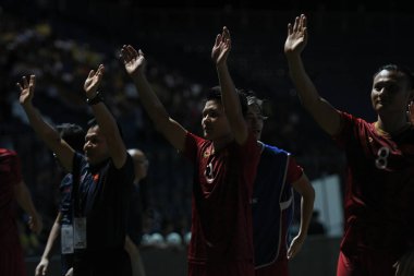 Buriram, Tayland - 8 Haziran 2019: Kings Cup final maçı sırasında Buriram, Tayland 'da Curacao' ya karşı mücadele eden Vietnam Oyuncuları