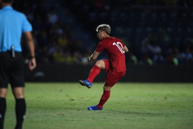 Buriram, Tayland - 8 Haziran 2019: Kings Cup final maçı sırasında Buriram, Tayland 'da Curacao' ya karşı oynayan Vietnam oyuncusu
