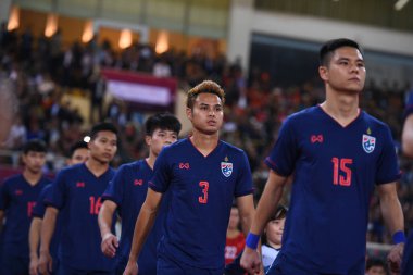 Hanoi, Vietnam - 19 Kasım 2019: FIFA Dünya Kupası Katarı sırasında Vietnam 'a karşı Vietnam' daki My Dinh Stadyumu 'nda Bunmatan Tayland Oyuncusu Theerathon