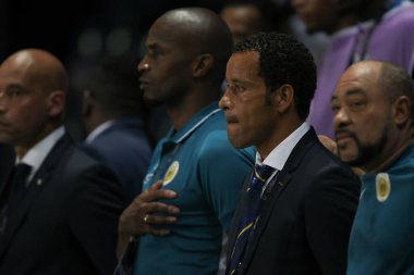 Buriram, Tayland - 8 Haziran 2019: Remko Bicentini Kings Cup final maçı sırasında Chang Arena, Buriram, Tayland 'da oynanan maçta Curacao' nun baş antrenörü