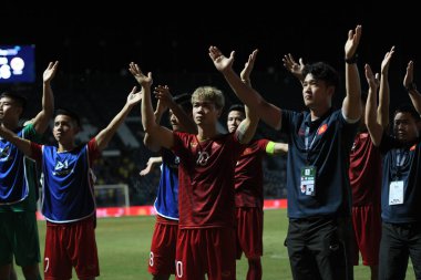Buriram, Tayland - 8 Haziran 2019: Kings Cup final maçı sırasında Buriram, Tayland 'da Curacao' ya karşı mücadele eden Vietnam Oyuncuları