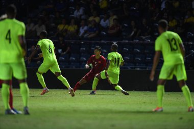 Buriram, Tayland - 8 Haziran 2019: Vn Hu # 5 Vietnam 'da Kings Cup final maçı sırasında Chang Arena, Buriram, Tayland' da Curacao 'ya karşı